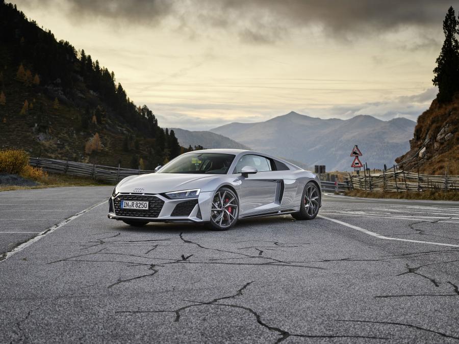  Audi R8 V10 RWD Coupe 2019 года  (WW) (фото 24 из 34)